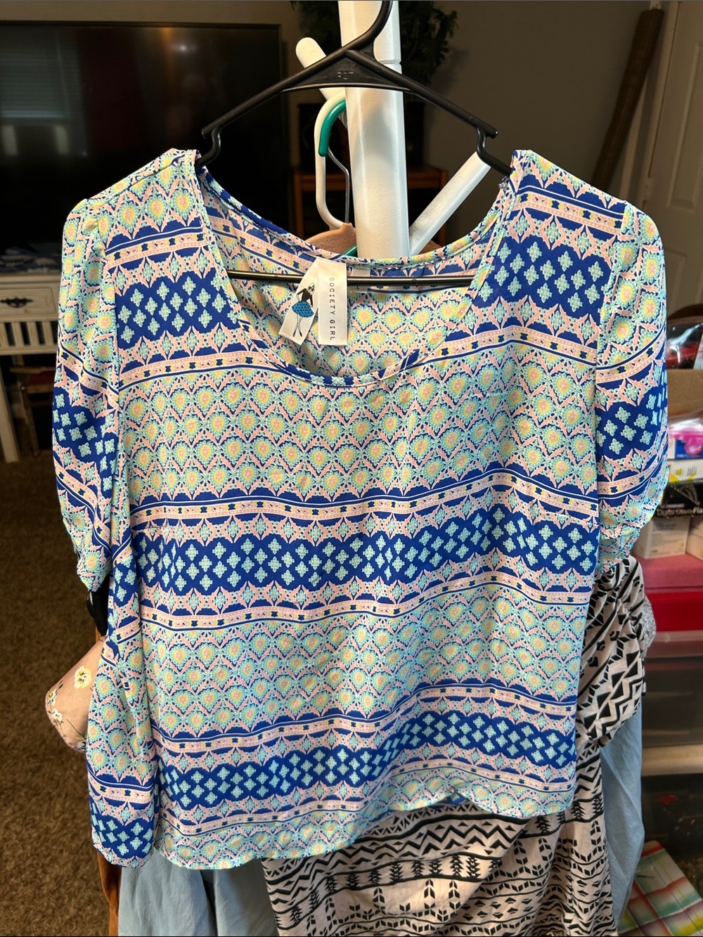 Society Girl Blue Cream and Pink Geometric Short Sleeve Top Size L